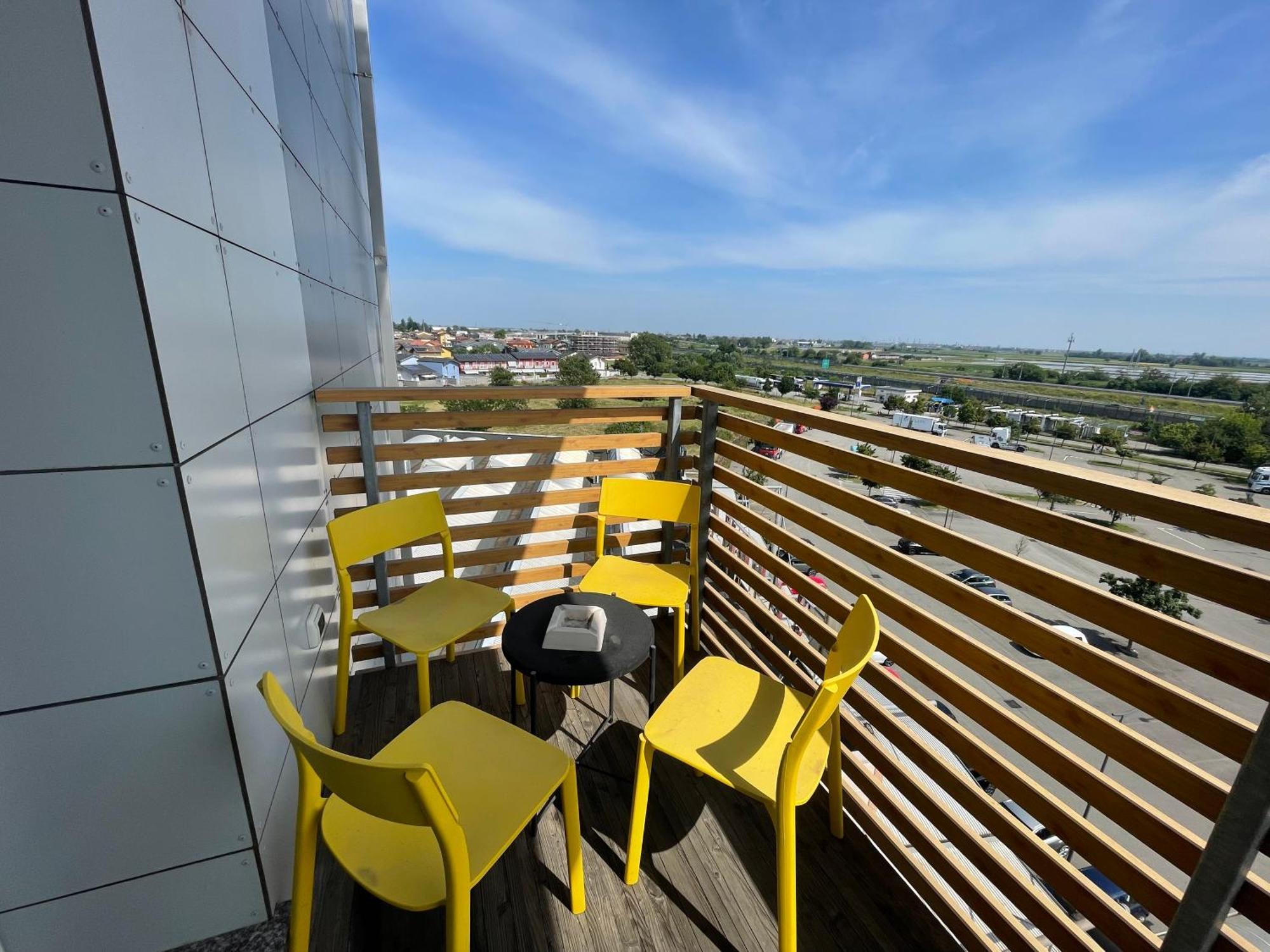 Condominio La Torre 1 Galliate Bagian luar foto